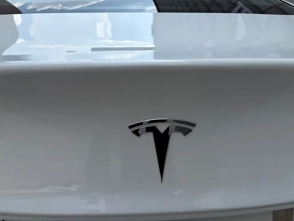 Tesla Model 3 — миниатюра 24