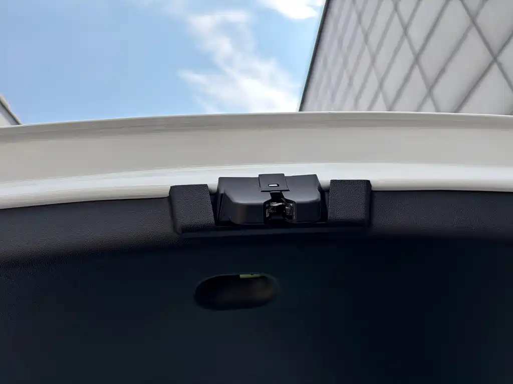 Tesla Model 3 — миниатюра 33