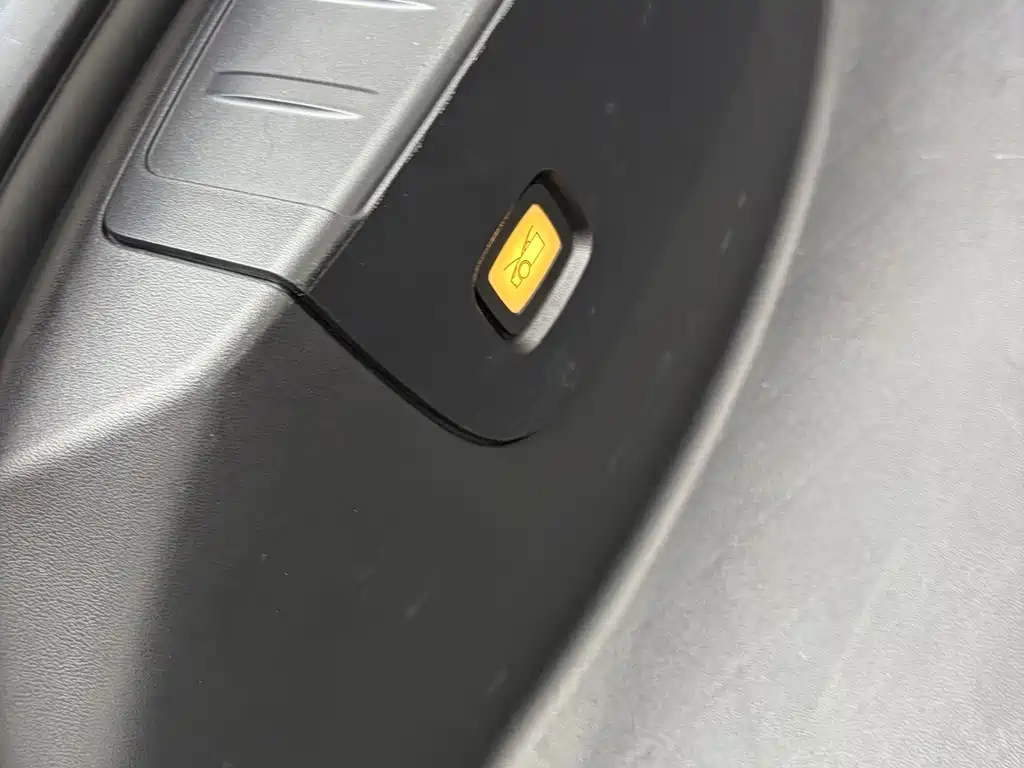 Tesla Model 3 — миниатюра 39