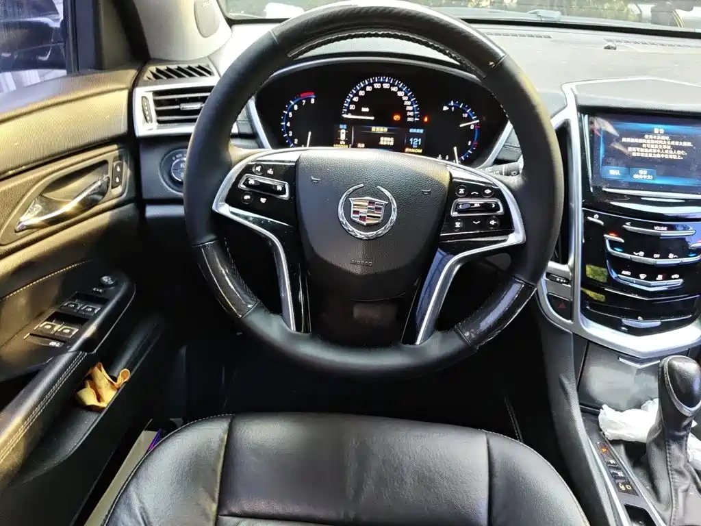 Cadillac SRX — миниатюра 6