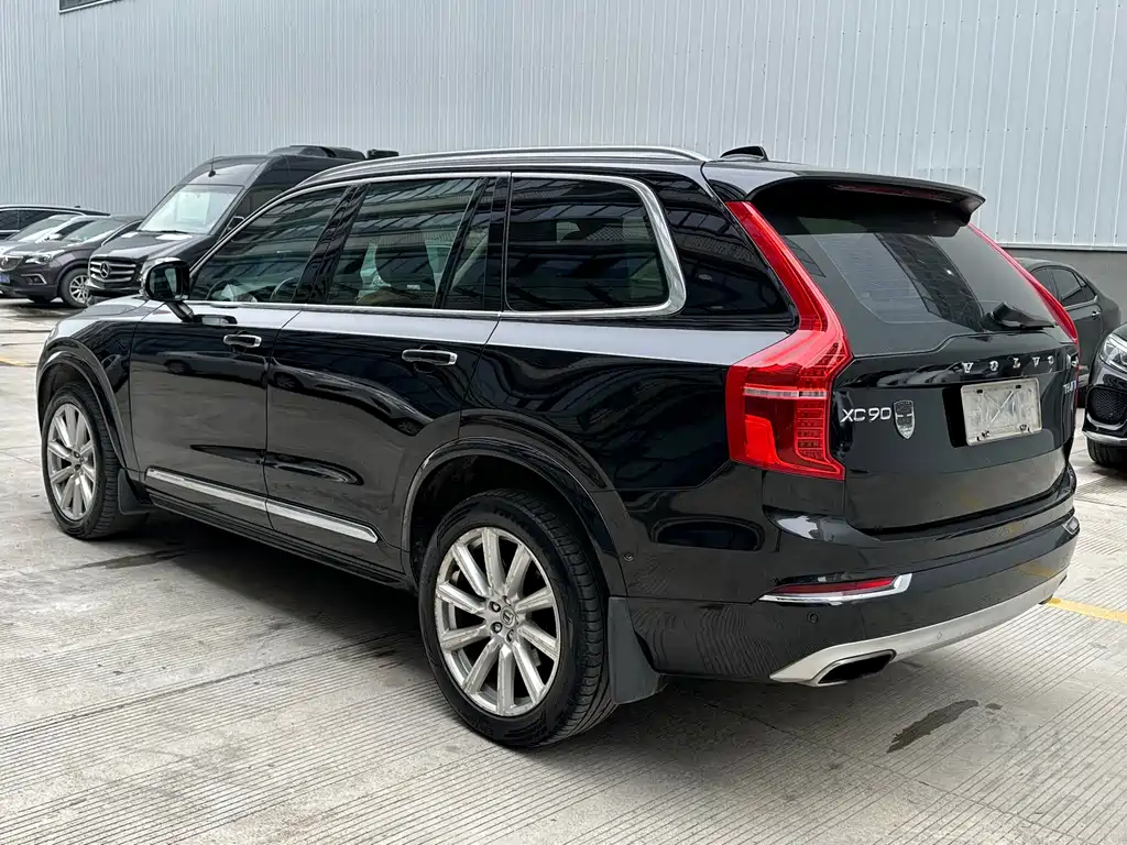 Volvo XC90 2015 T6 7 мест
