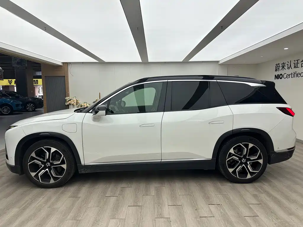 NIO ES8 2020 415KM мест