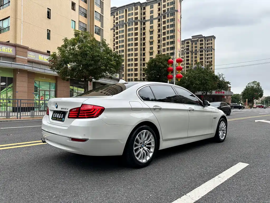 BMW 5 Series — миниатюра 8