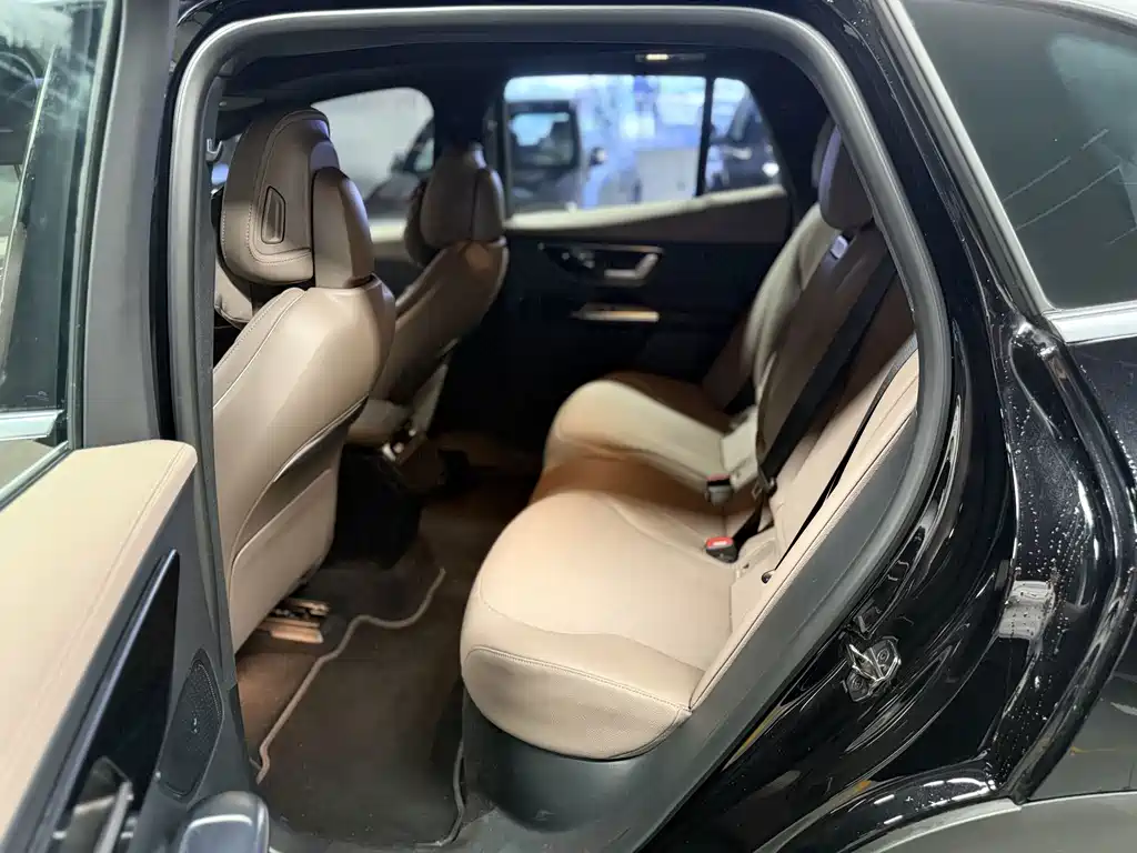 Mercedes-Benz EQE SUV — миниатюра 11