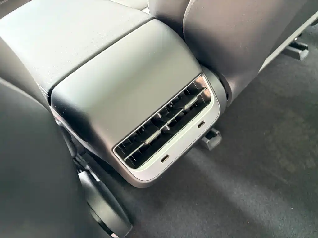 Tesla Model 3 — миниатюра 22