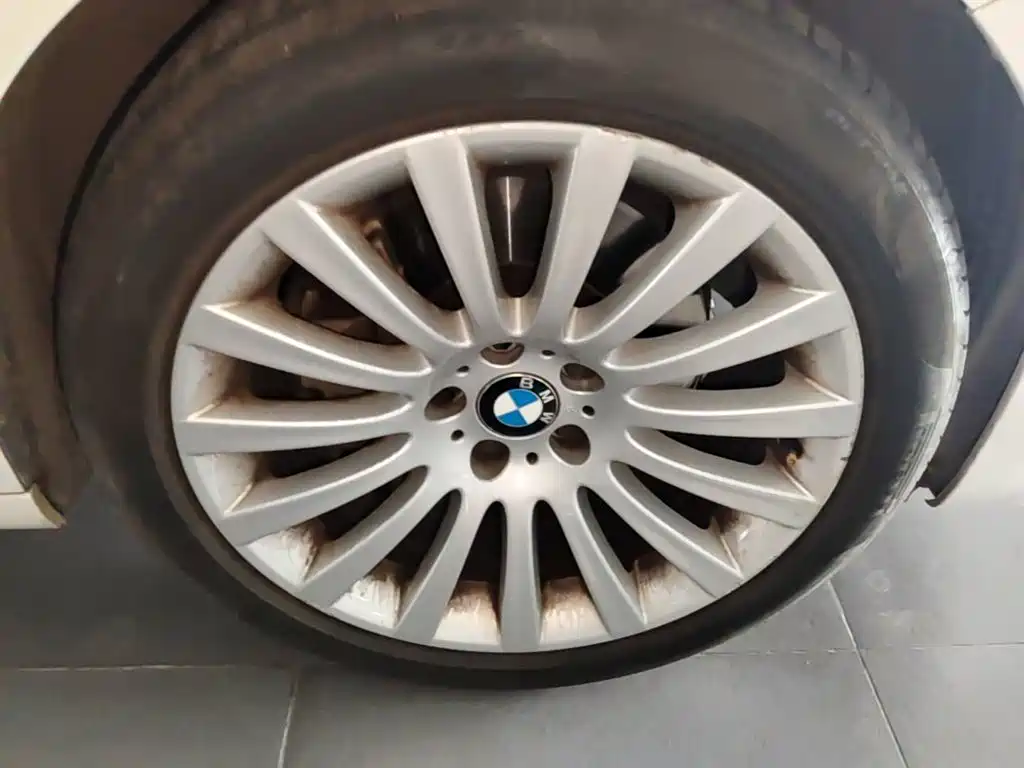 BMW 5 Series GT — миниатюра 12