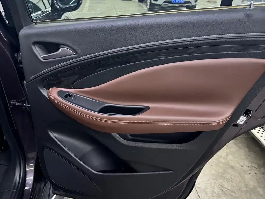 Buick Envision Plus — миниатюра 11