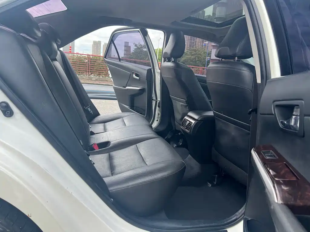 Toyota Camry — миниатюра 16