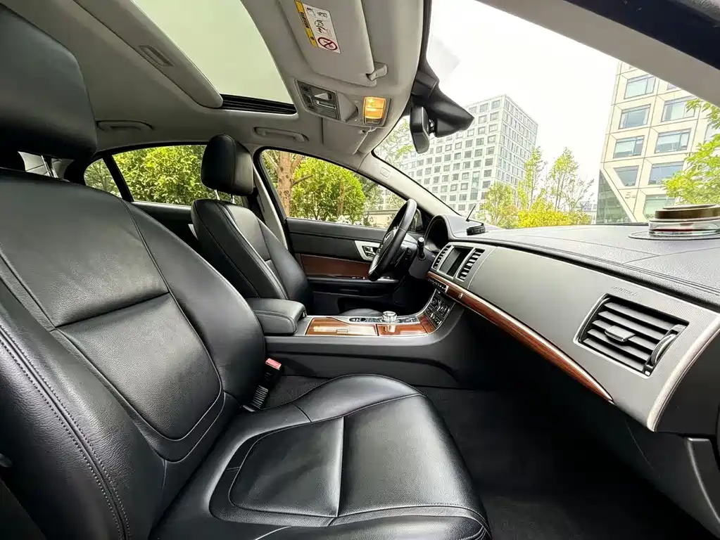 Jaguar XF — миниатюра 9