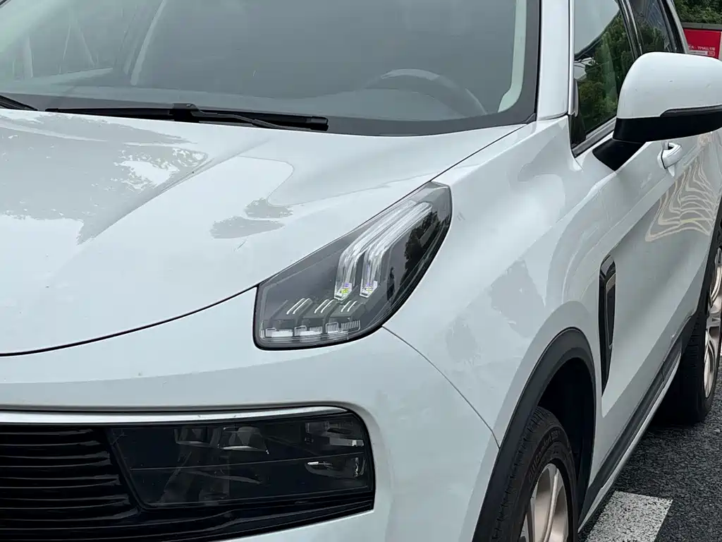 Lynk & Co 01 2017 2.0T Pro