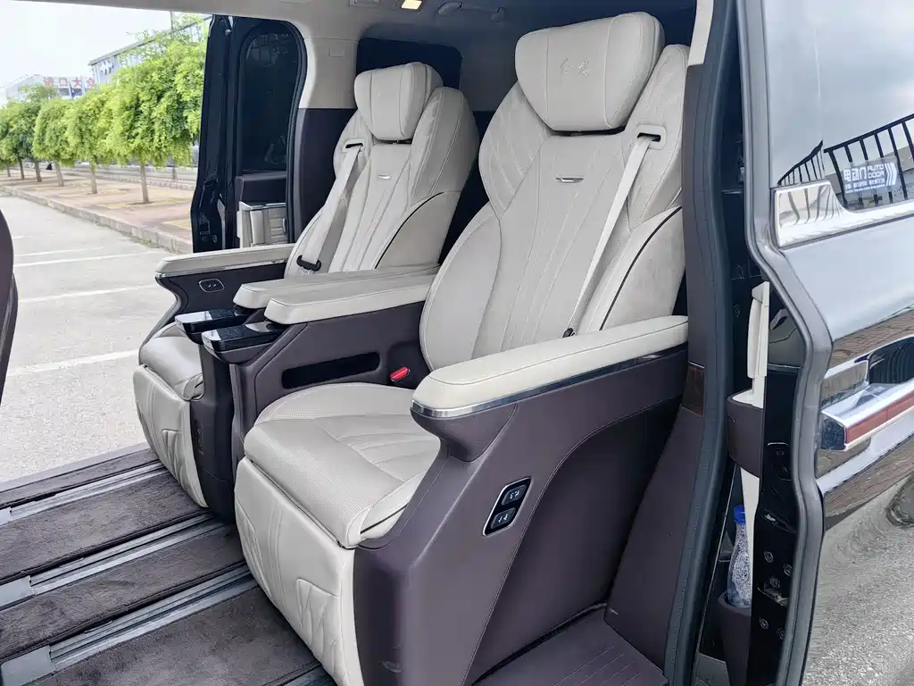 Hongqi HQ9 2023 2.0T