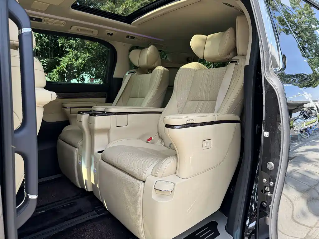 Toyota Vellfire 2021 2.5L HV Luxury