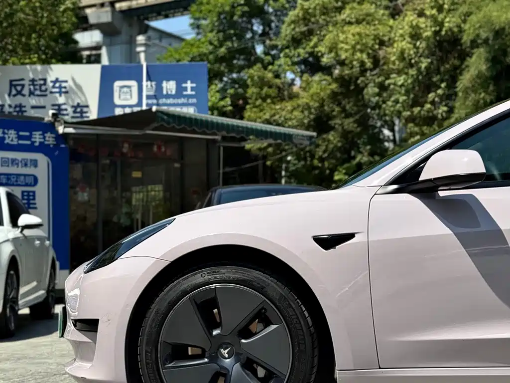 Tesla Model 3 — миниатюра 30
