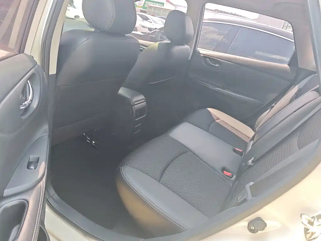 Nissan Tiida — миниатюра 5