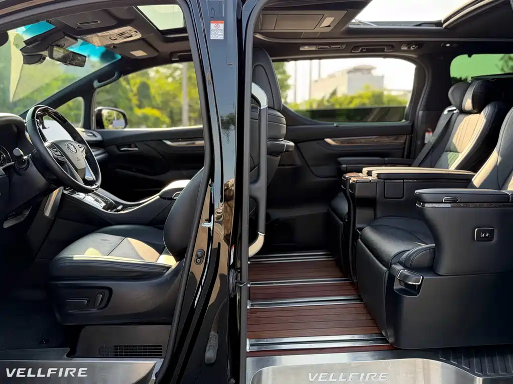 Toyota Vellfire 2020 2.5L Black Gold