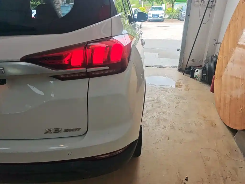 BAIC X3 — миниатюра 8