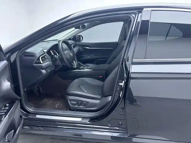 Toyota Camry — миниатюра 12