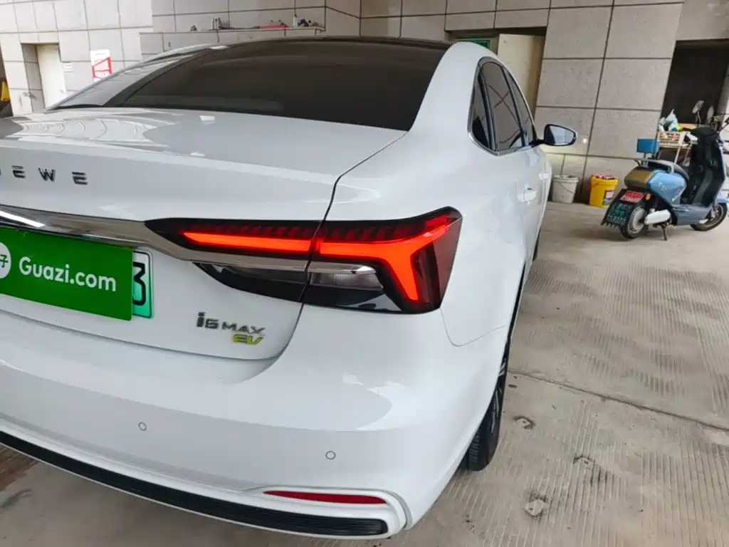 Roewe i6 MAX New Energy — миниатюра 8