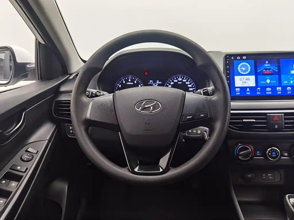 Hyundai Elantra — миниатюра 11