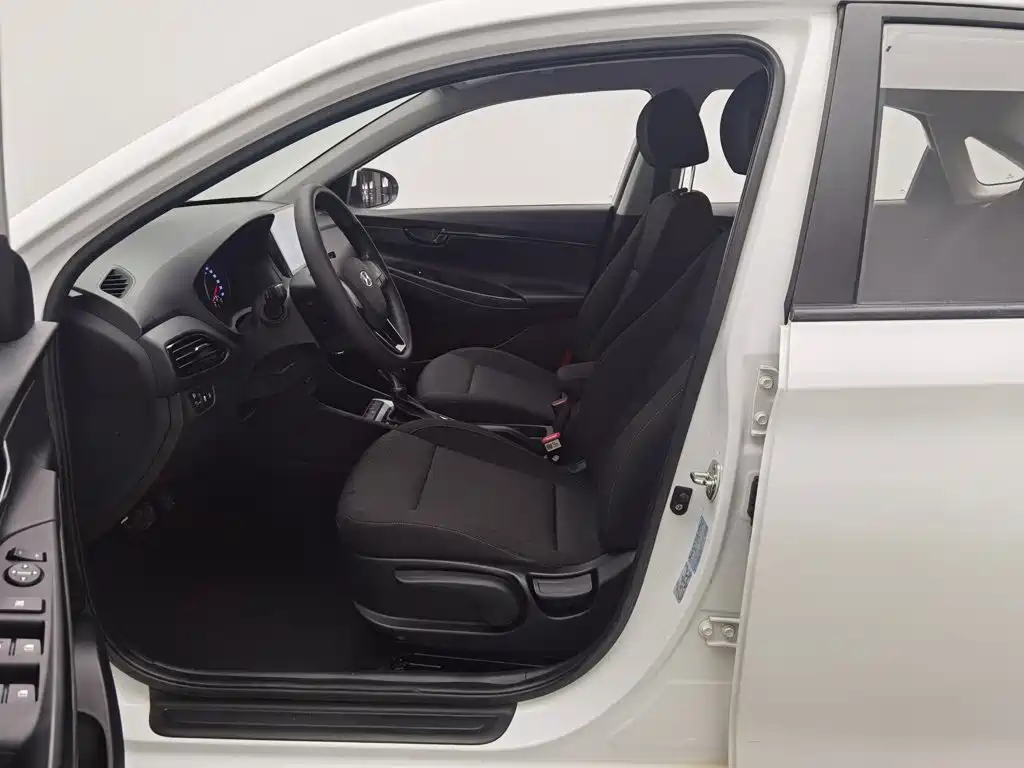 Hyundai Elantra — миниатюра 10
