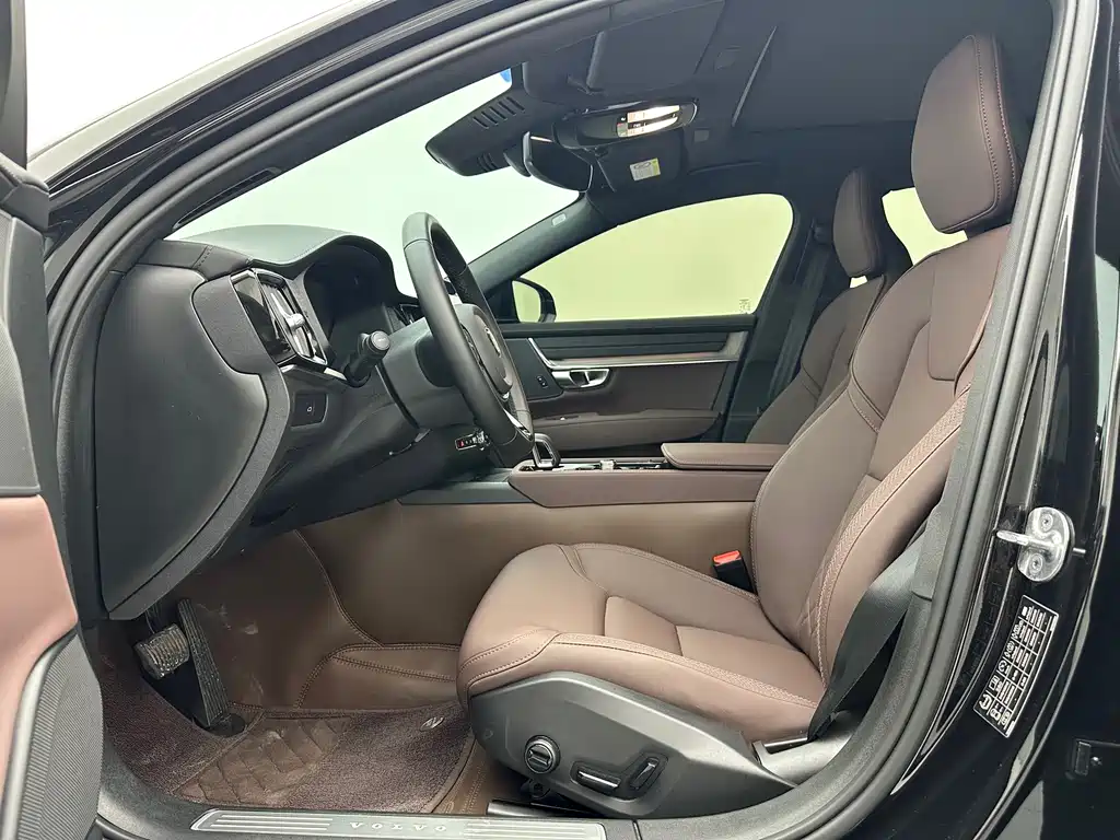 Volvo S90 — миниатюра 10
