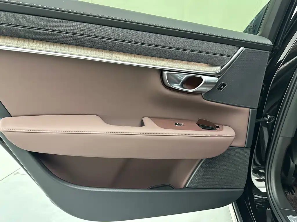 Volvo S90 — миниатюра 22