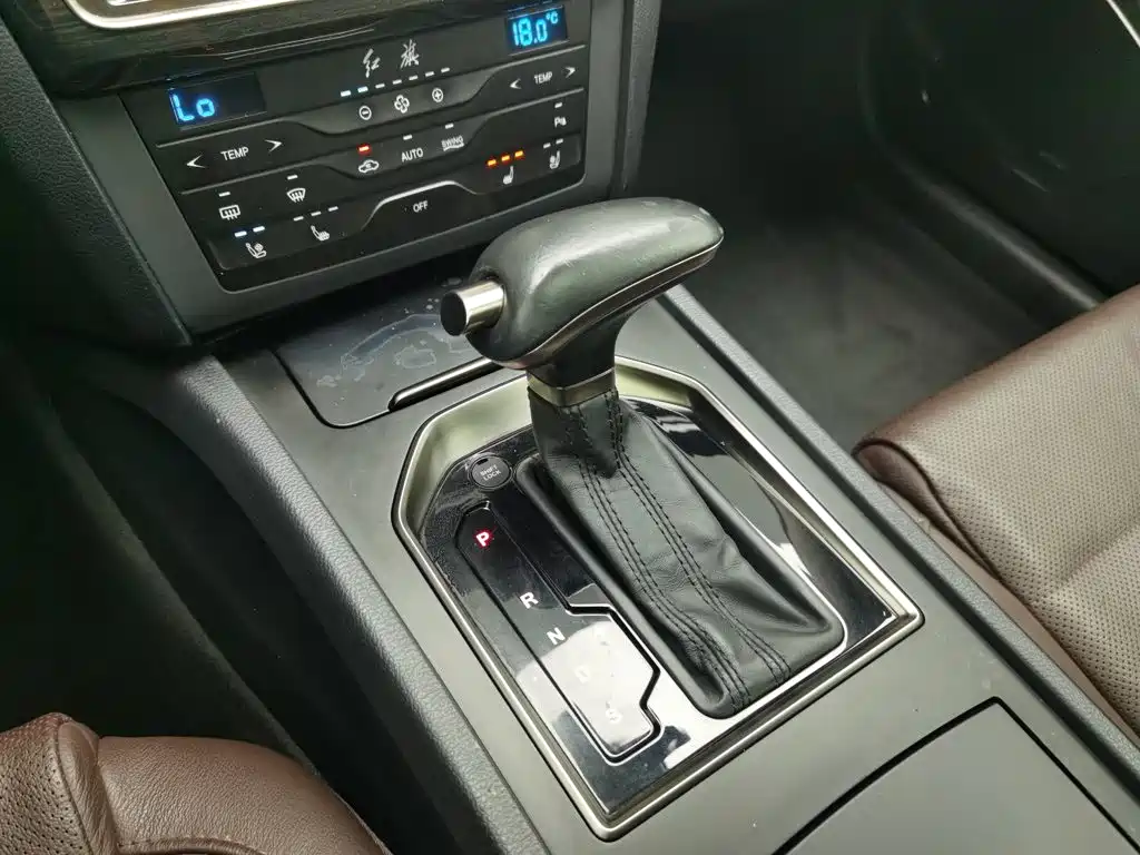 Hongqi Hongqi H7 — миниатюра 13