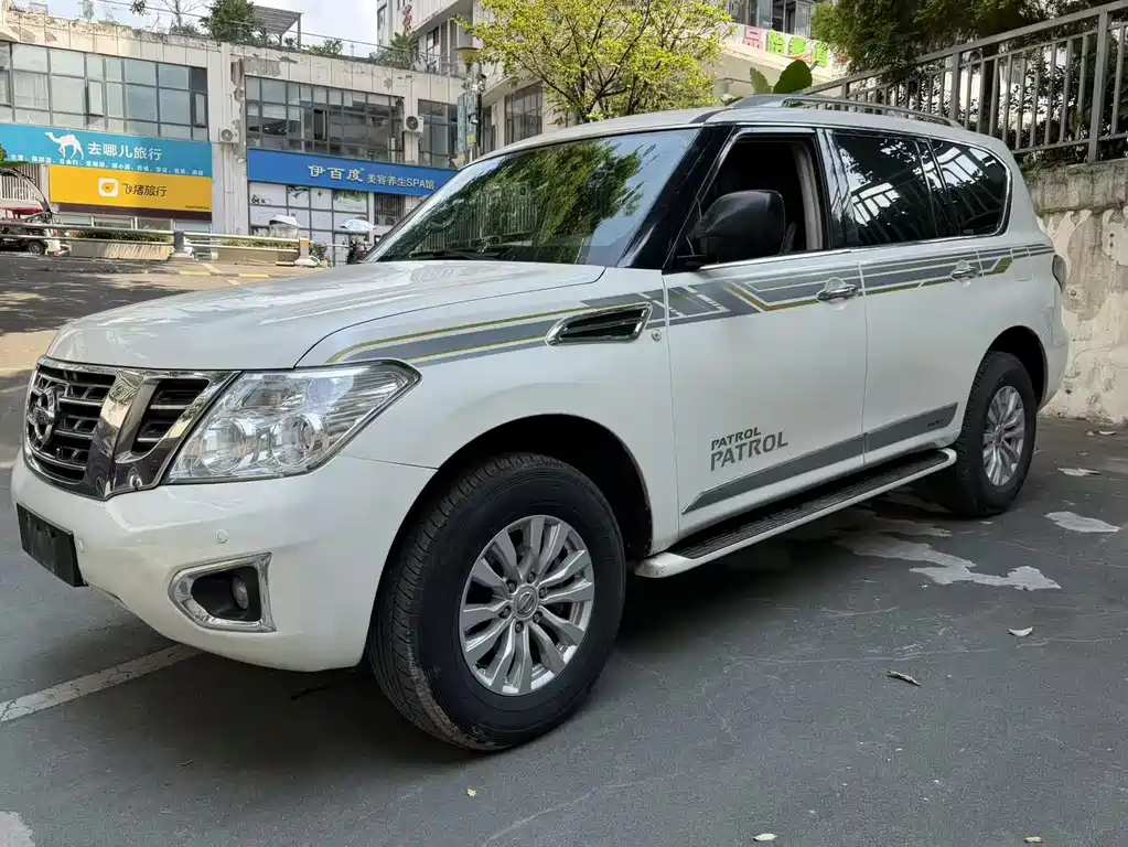 Nissan Patrol — миниатюра 5