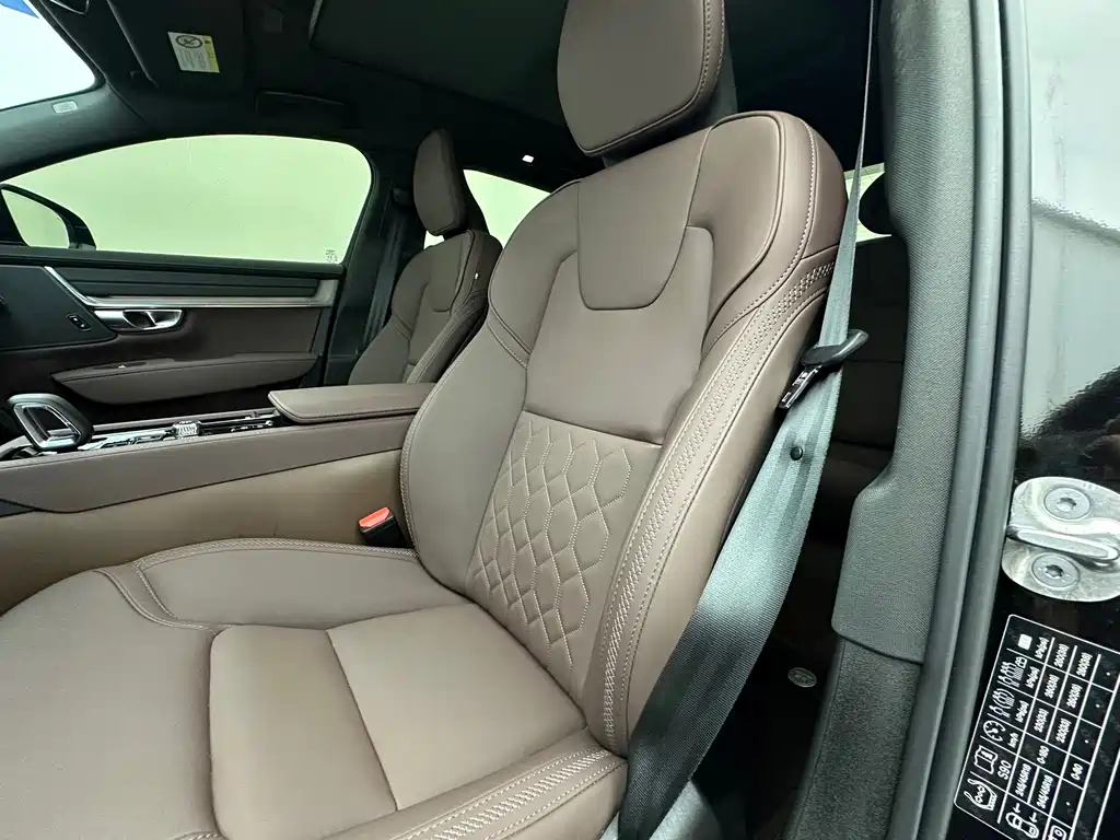 Volvo S90 — миниатюра 41
