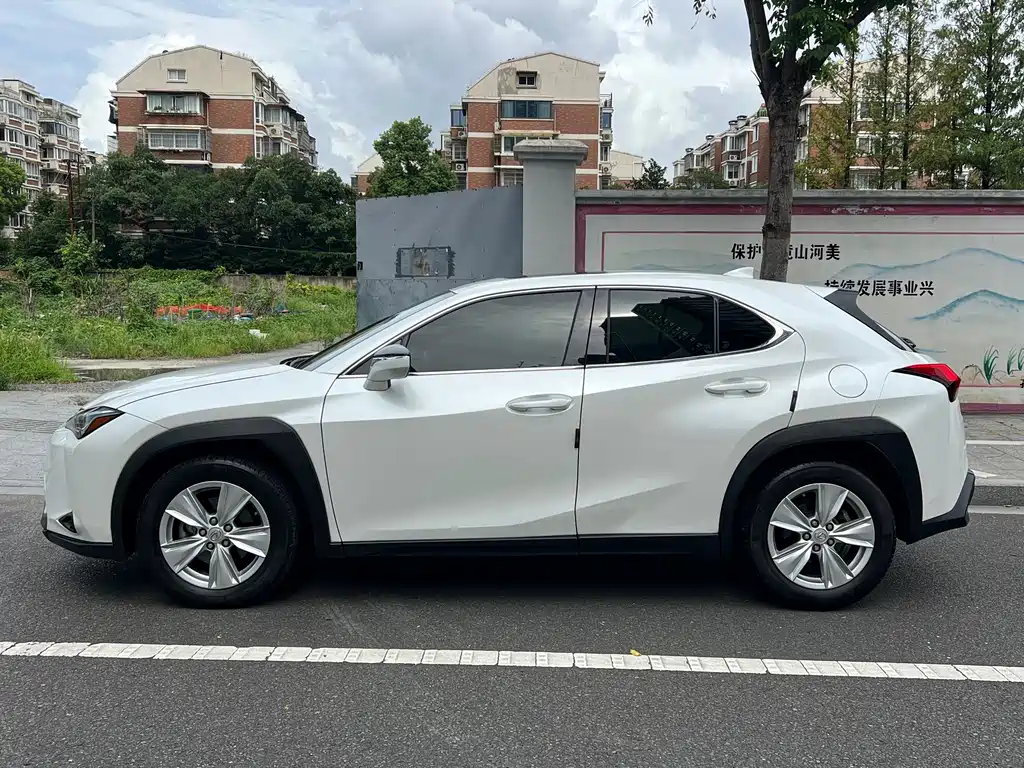 Lexus UX — миниатюра 13