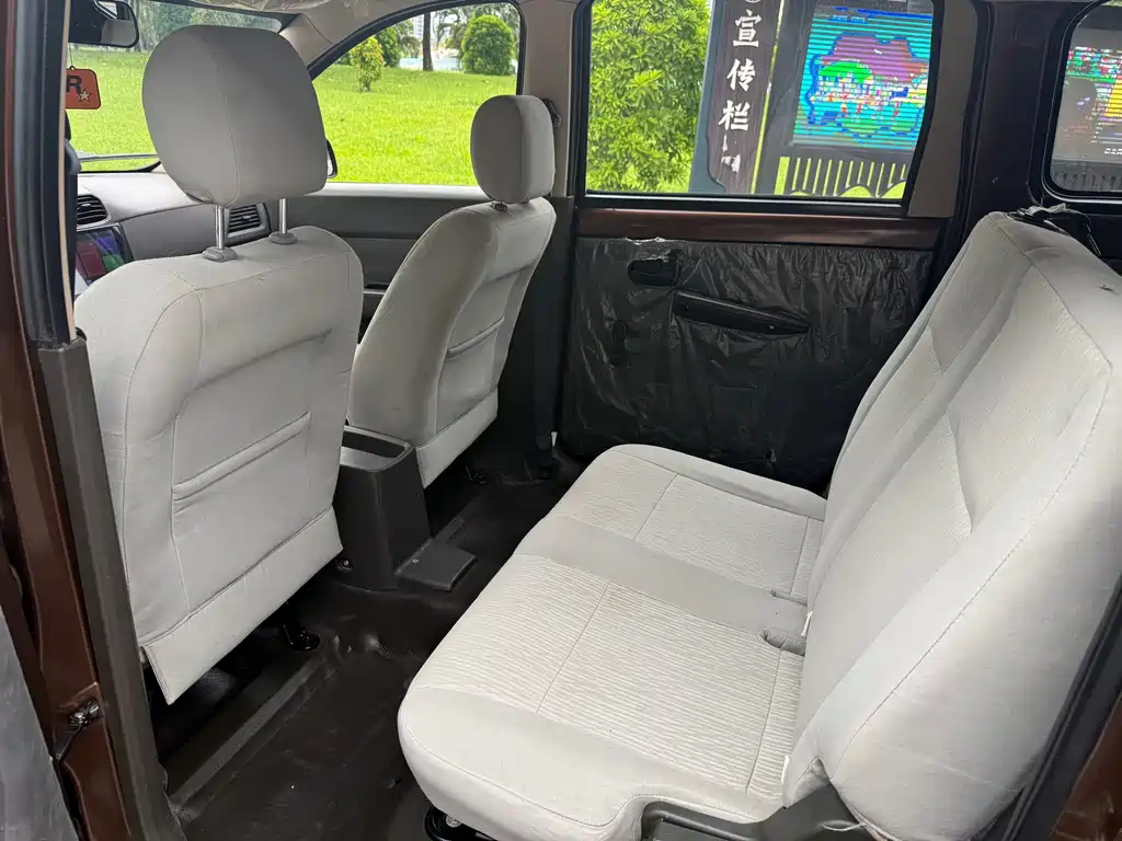 Wuling Hongguang — миниатюра 9