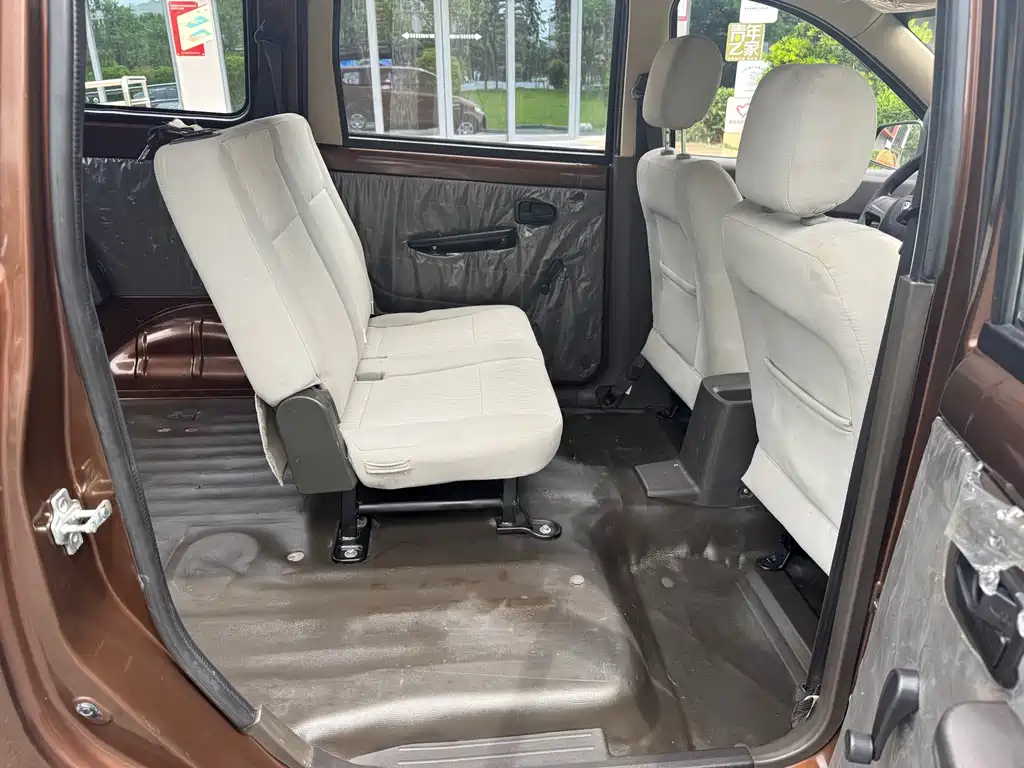 Wuling Hongguang — миниатюра 16