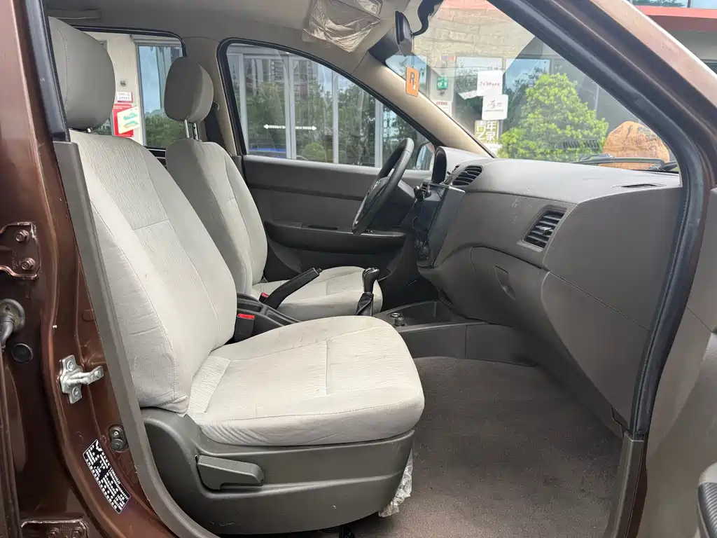 Wuling Hongguang — миниатюра 13