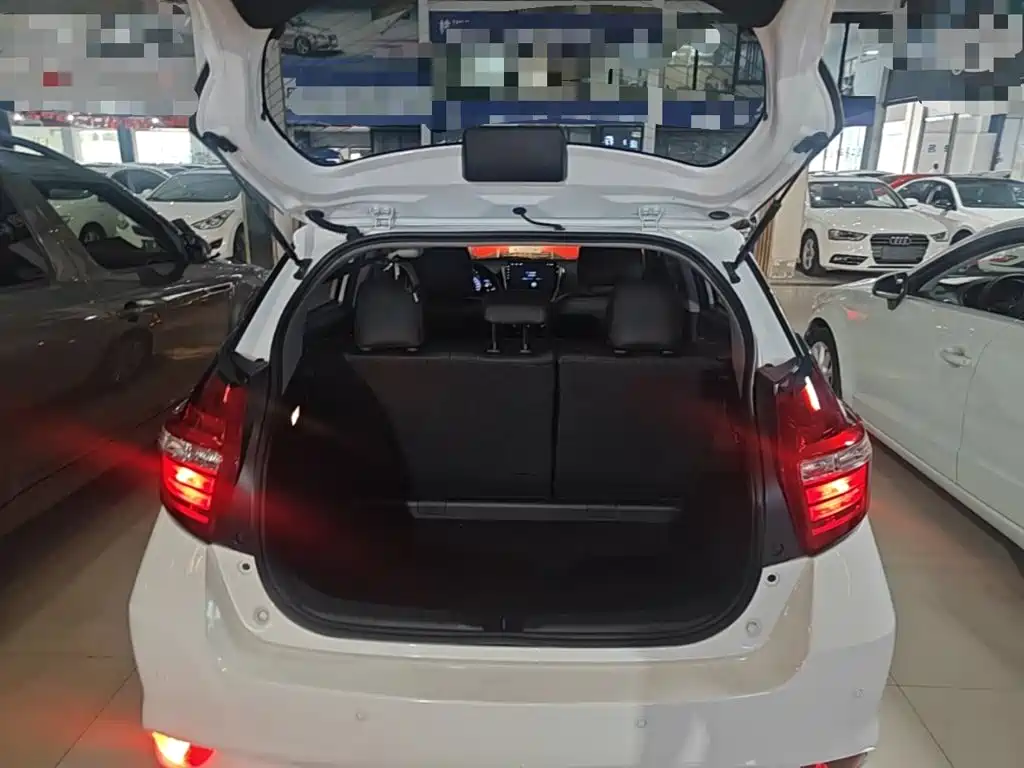 Toyota Yaris L — миниатюра 19