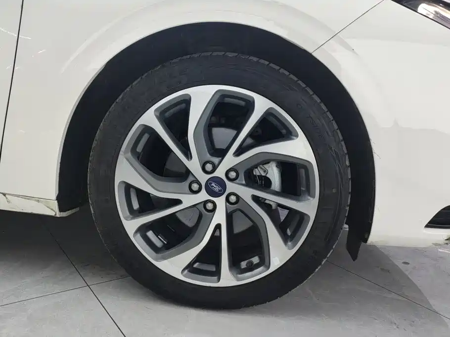 Ford Mondeo — миниатюра 6
