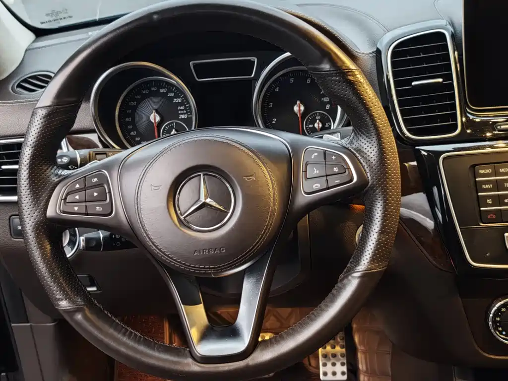Mercedes-Benz GLS — миниатюра 11