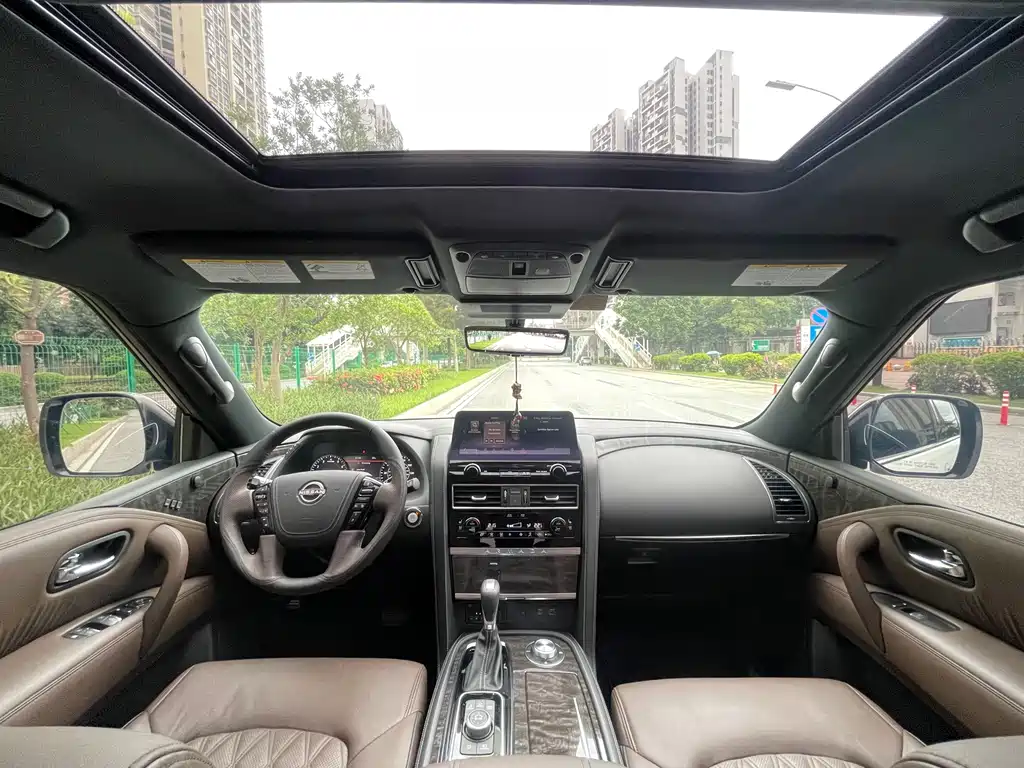 Nissan Patrol — миниатюра 10