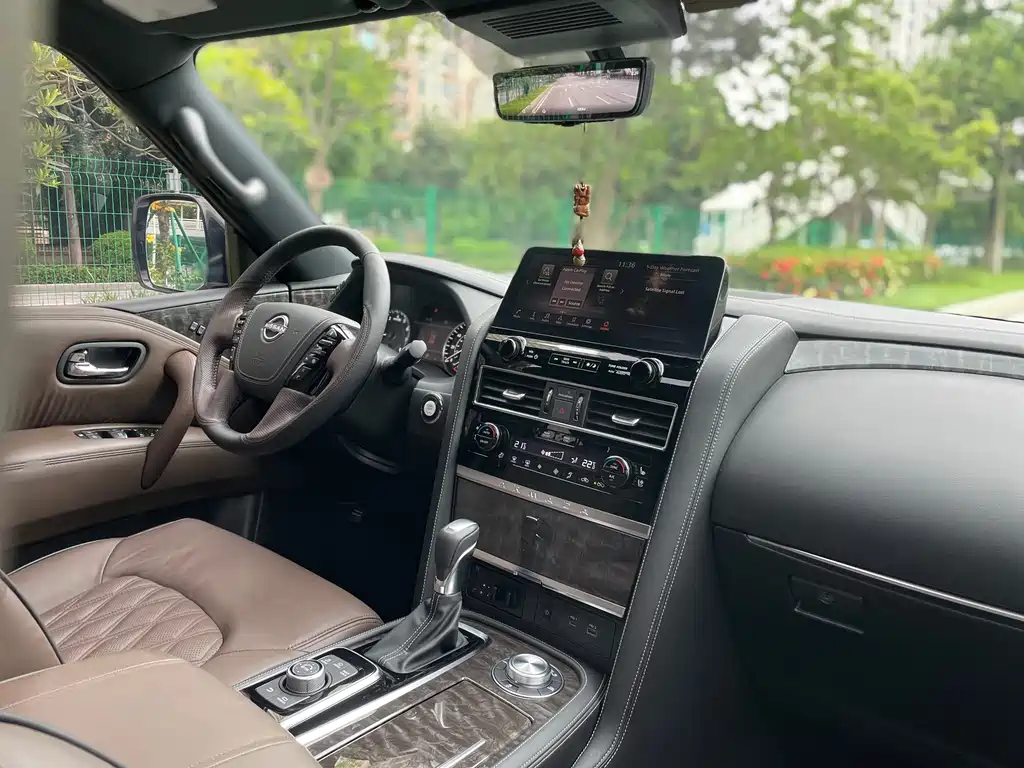 Nissan Patrol — миниатюра 14