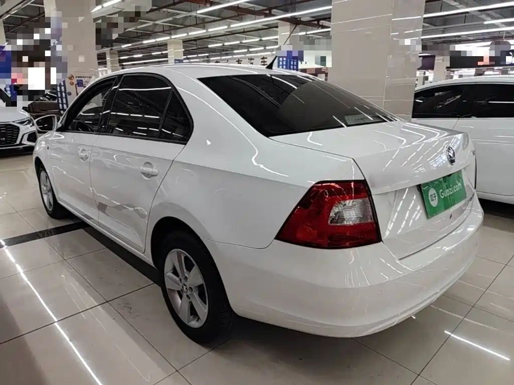 Skoda Rapid — миниатюра 5