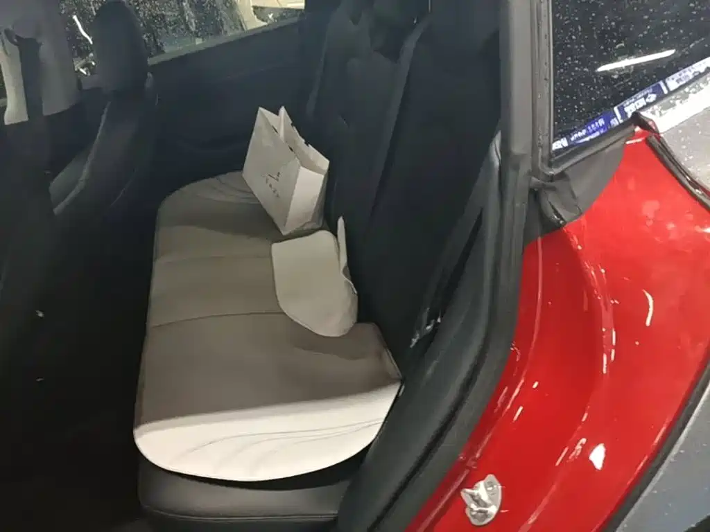 Tesla Model 3 — миниатюра 17