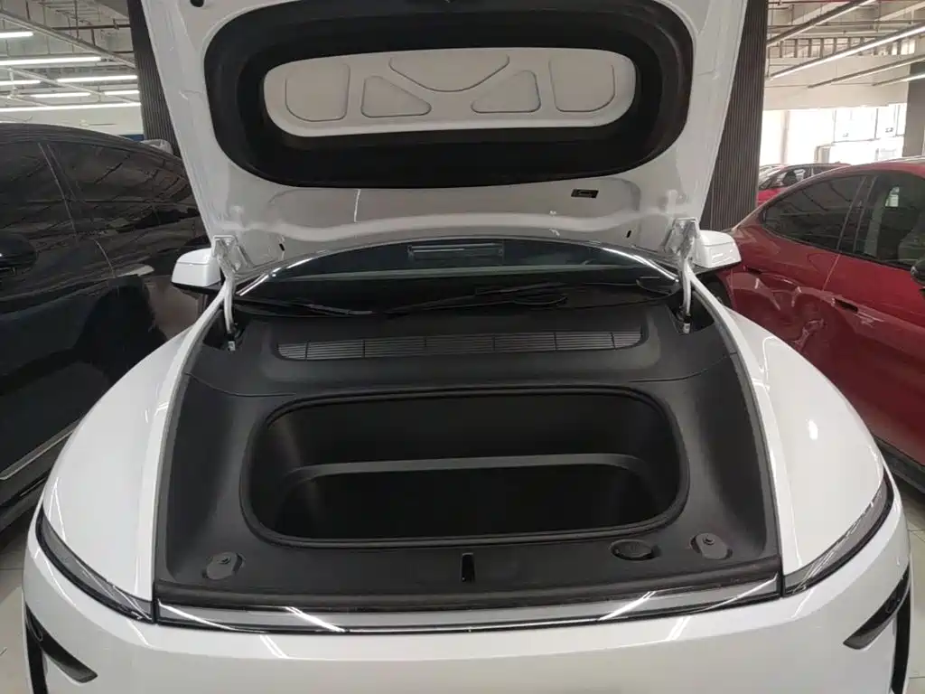 Tesla Model Y L — миниатюра 20