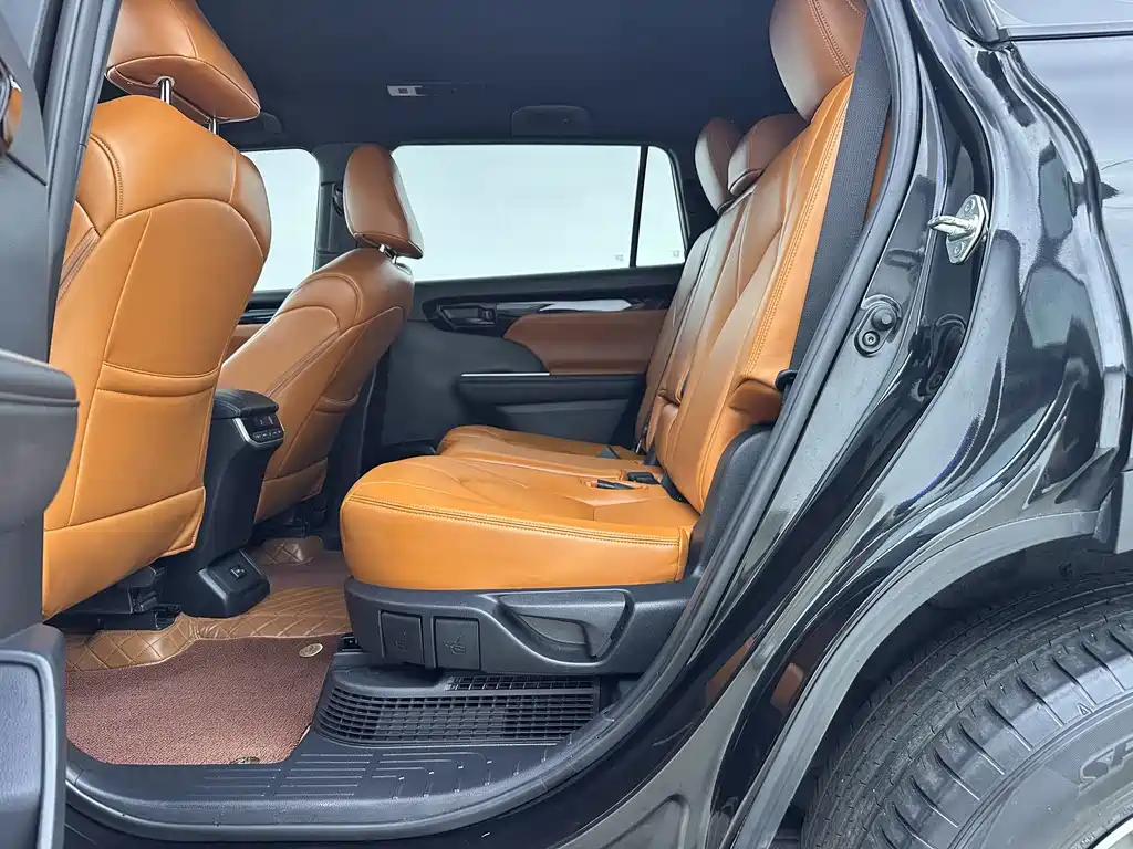 Toyota Crown Kluger — миниатюра 13