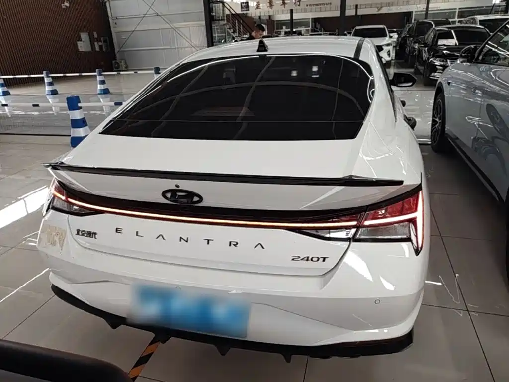 Hyundai Elantra — миниатюра 6