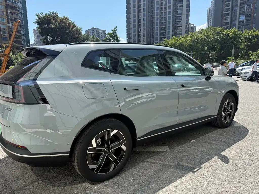 Volvo XC70 PHEV — миниатюра 5