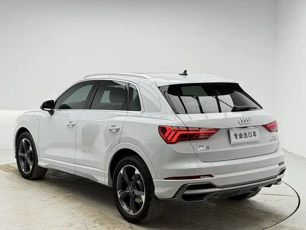 Audi Q3 2023 35 TFSI Fashion (1.4T)