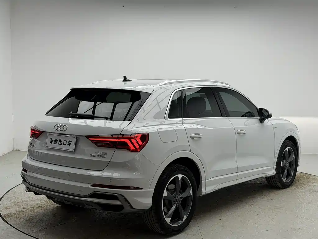 Audi Q3 2023 35 TFSI Fashion (1.4T)