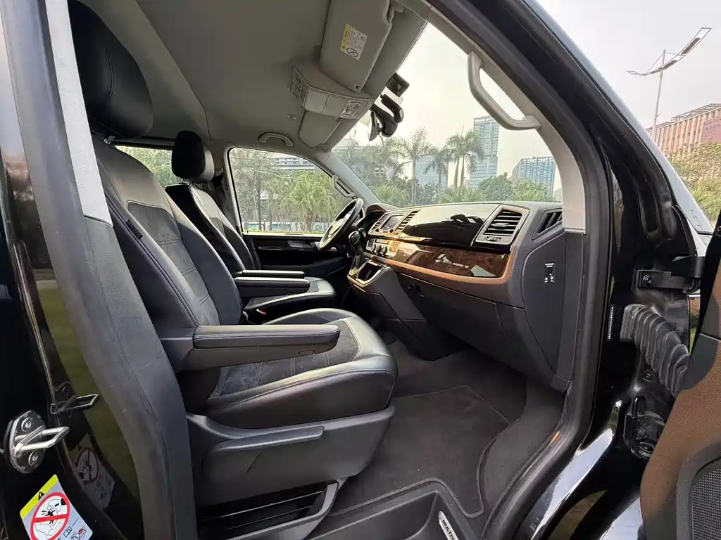 Volkswagen Multivan — миниатюра 10