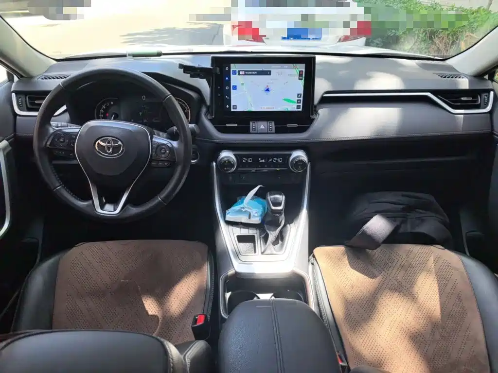 Toyota RAV4 — миниатюра 5