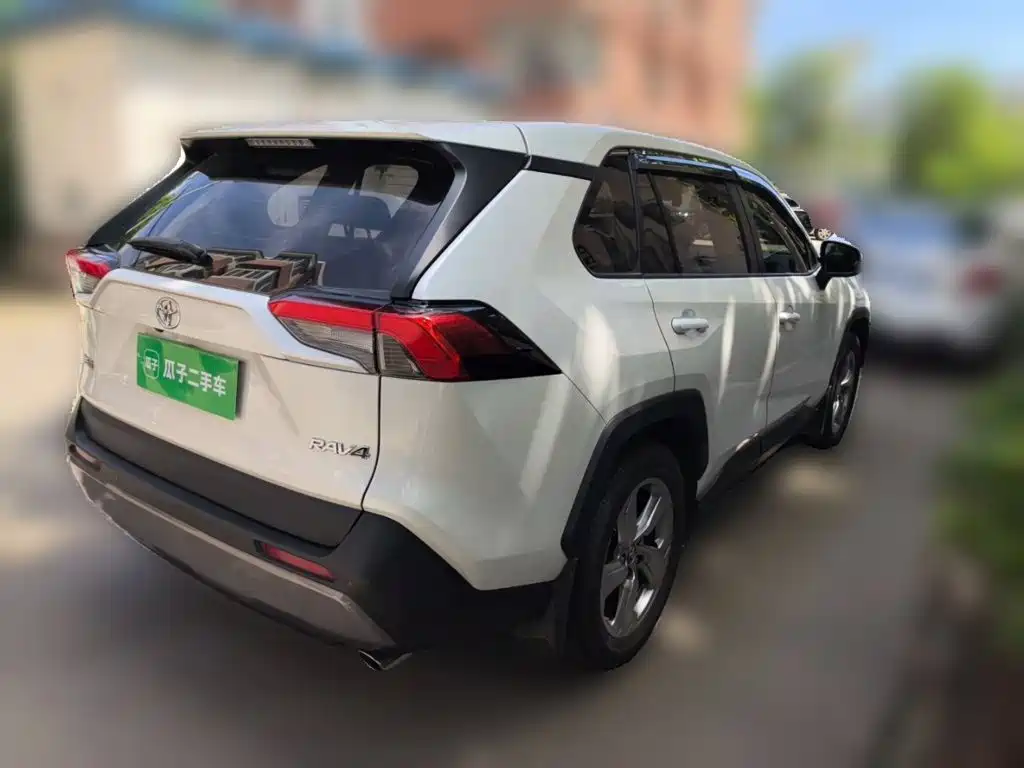 Toyota RAV4 — миниатюра 4