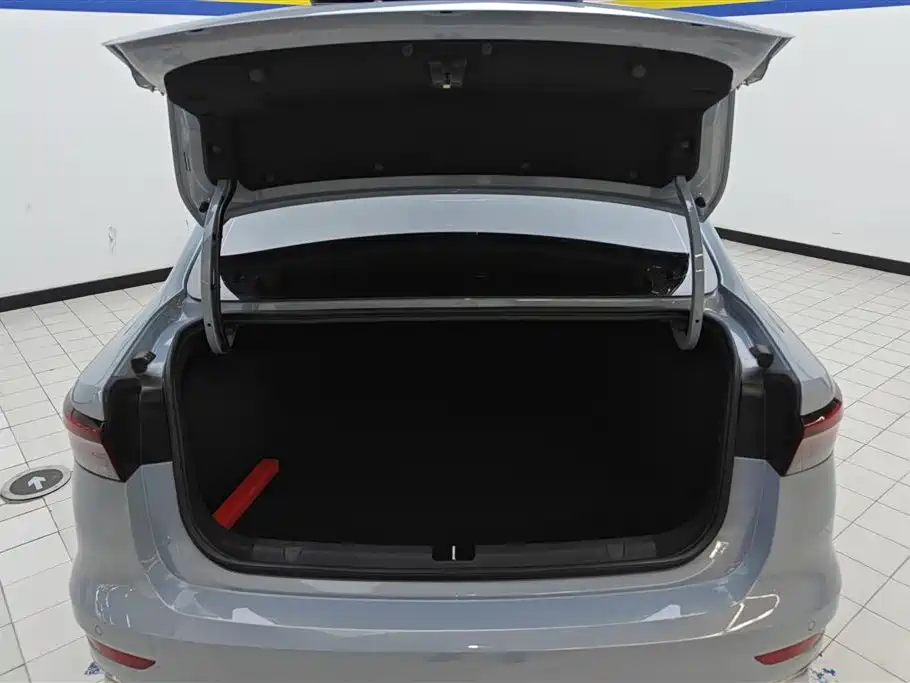 Geely Emgrand 2023 4 Champion 1.5L CVT Luxury
